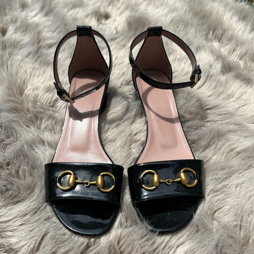 AUTHENTIC GUCCI  Black and Gold Sandals with Horsebit Detail